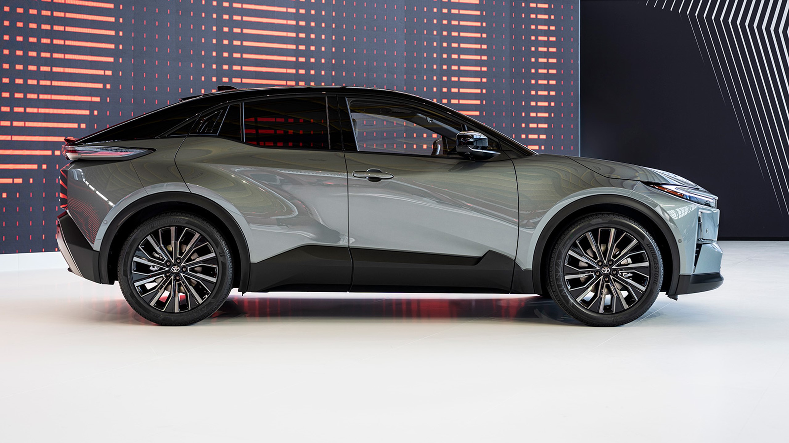 2025_toyota_c-hr_plus_awd_004-1600x900.jpg