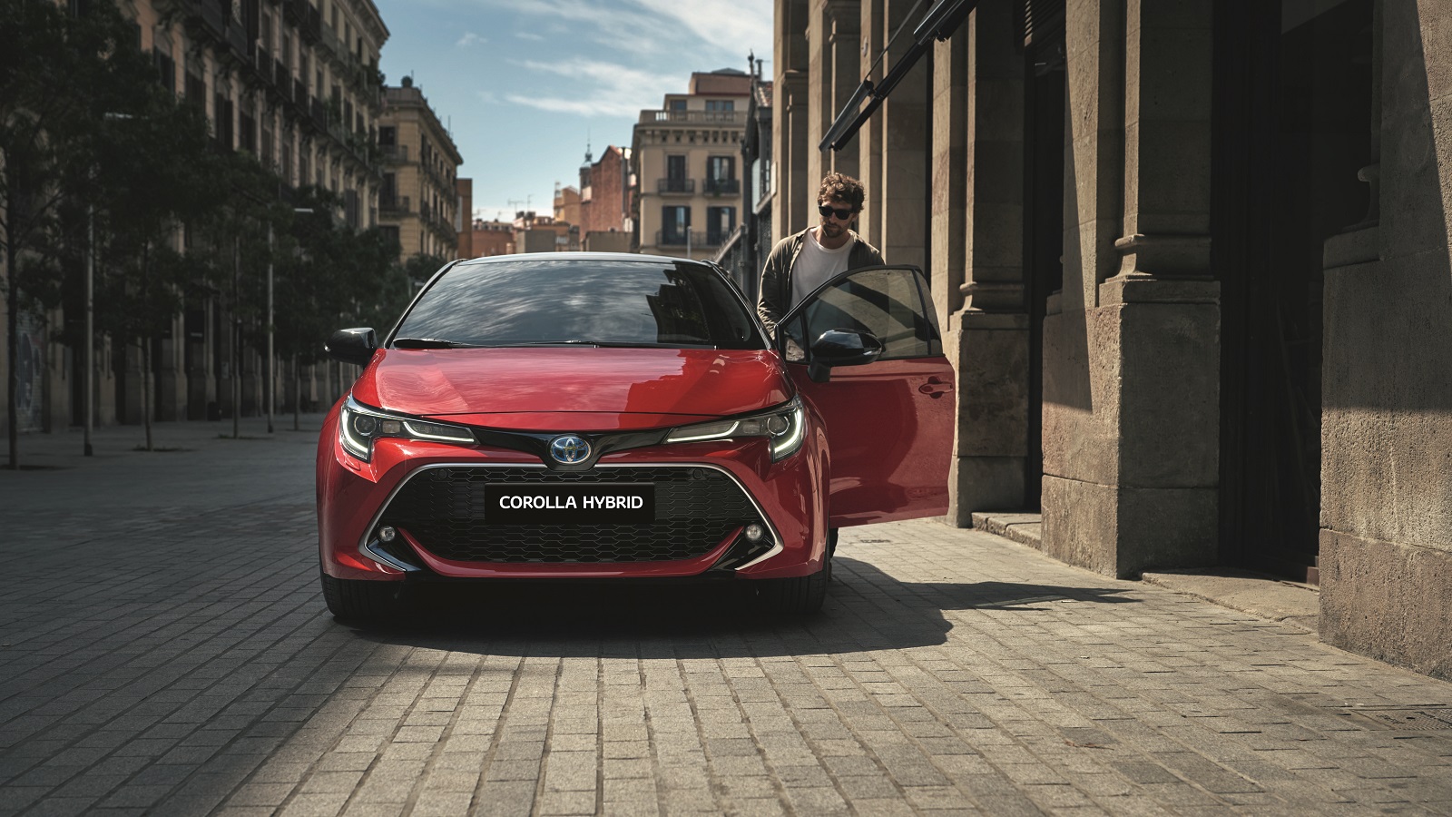 Toyota Corolla Hybrid 1600X900