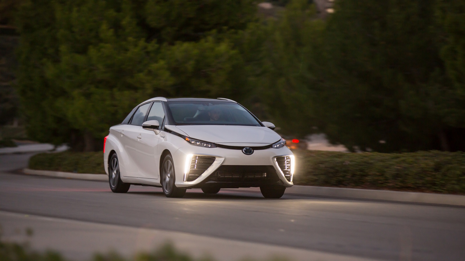 Toyota Mirai Front Korsel Hvid 1600X900