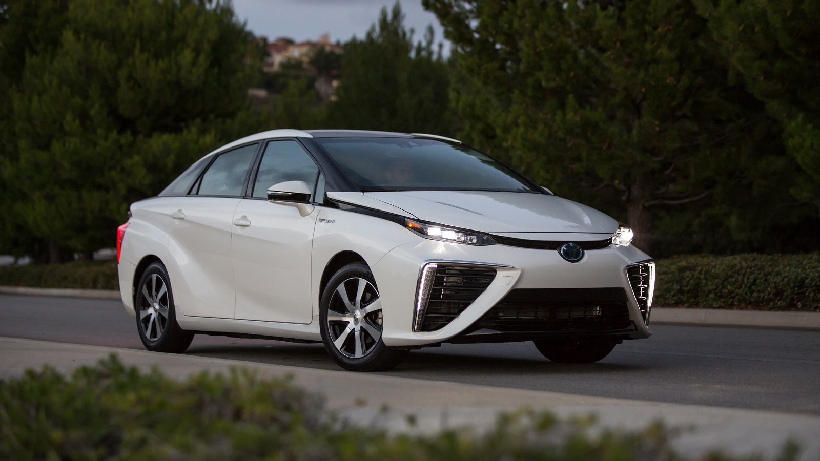 Toyota Mirai Side Korsel Hvid 1600X900