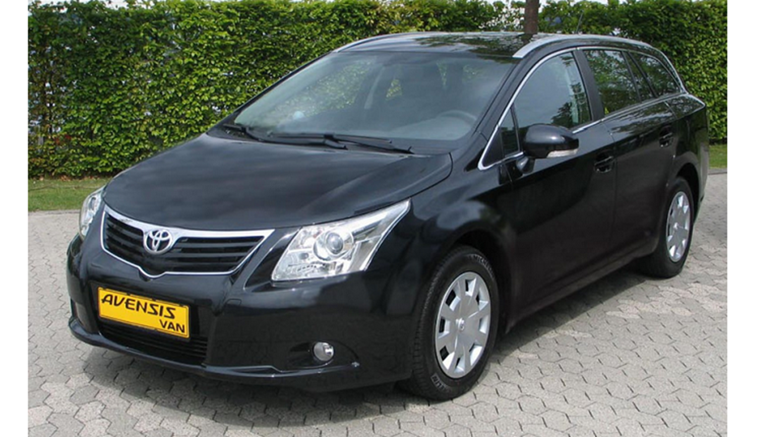 Toyota Avensis Van 2008 Sort Front 848X430
