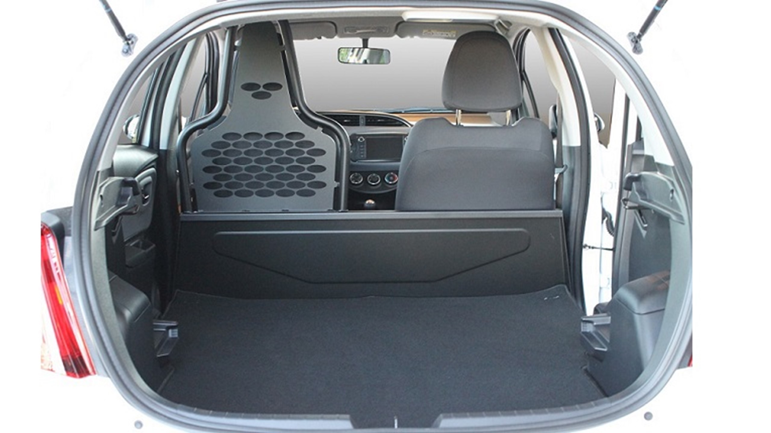 Yaris Van 2014 Bag Hvid Varereum 2 Fritlagt 848X430