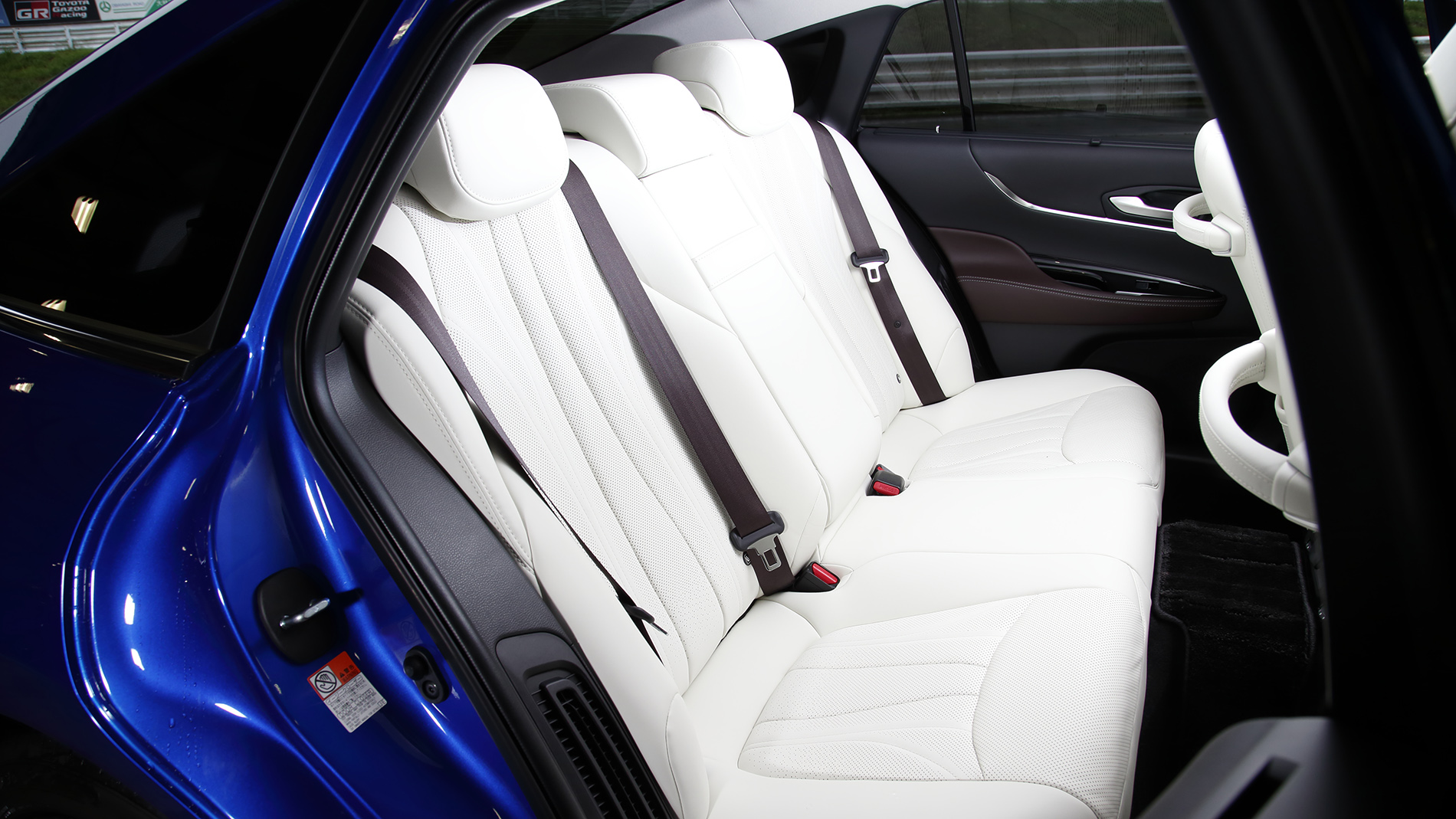 Toyota Mirai Bagsaede Hvid Laeder 1900X1069