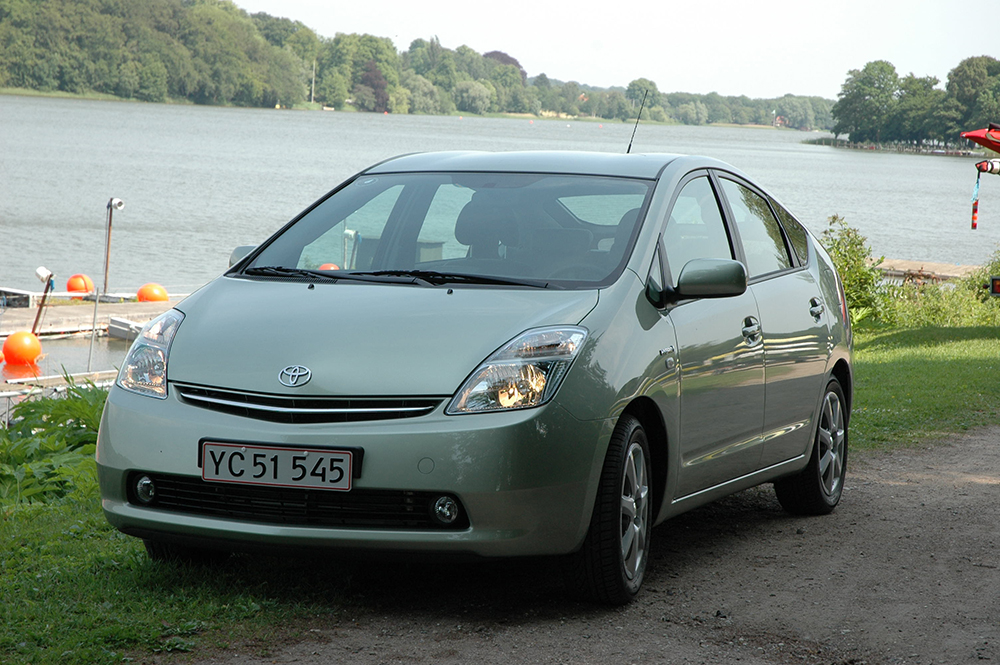 04-prius-2-generation-low.jpg